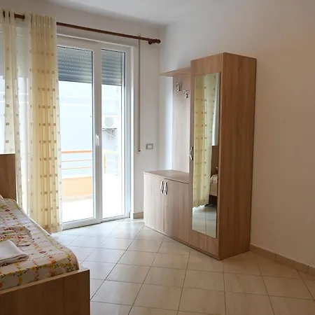 Iris Apartaments Sakes Exterior photo