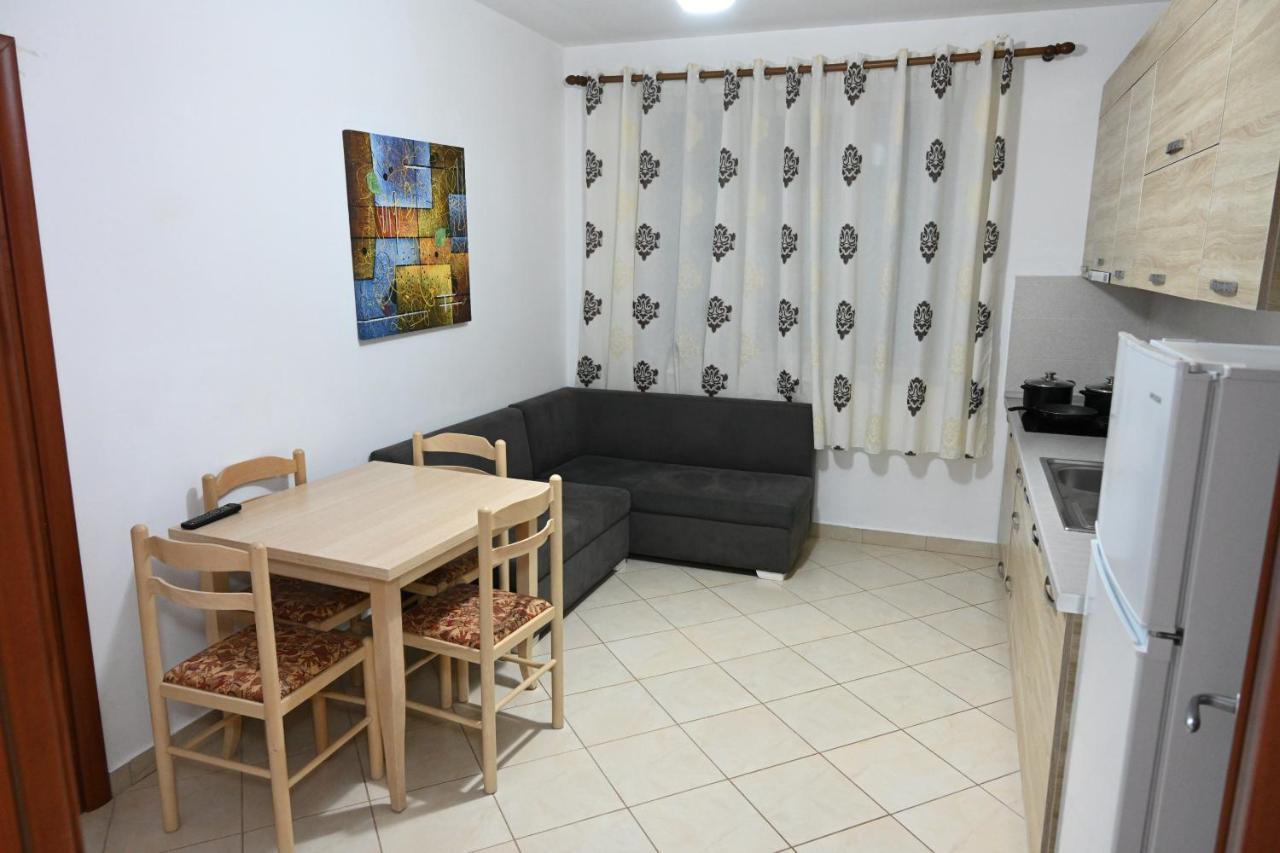 Iris Apartment *