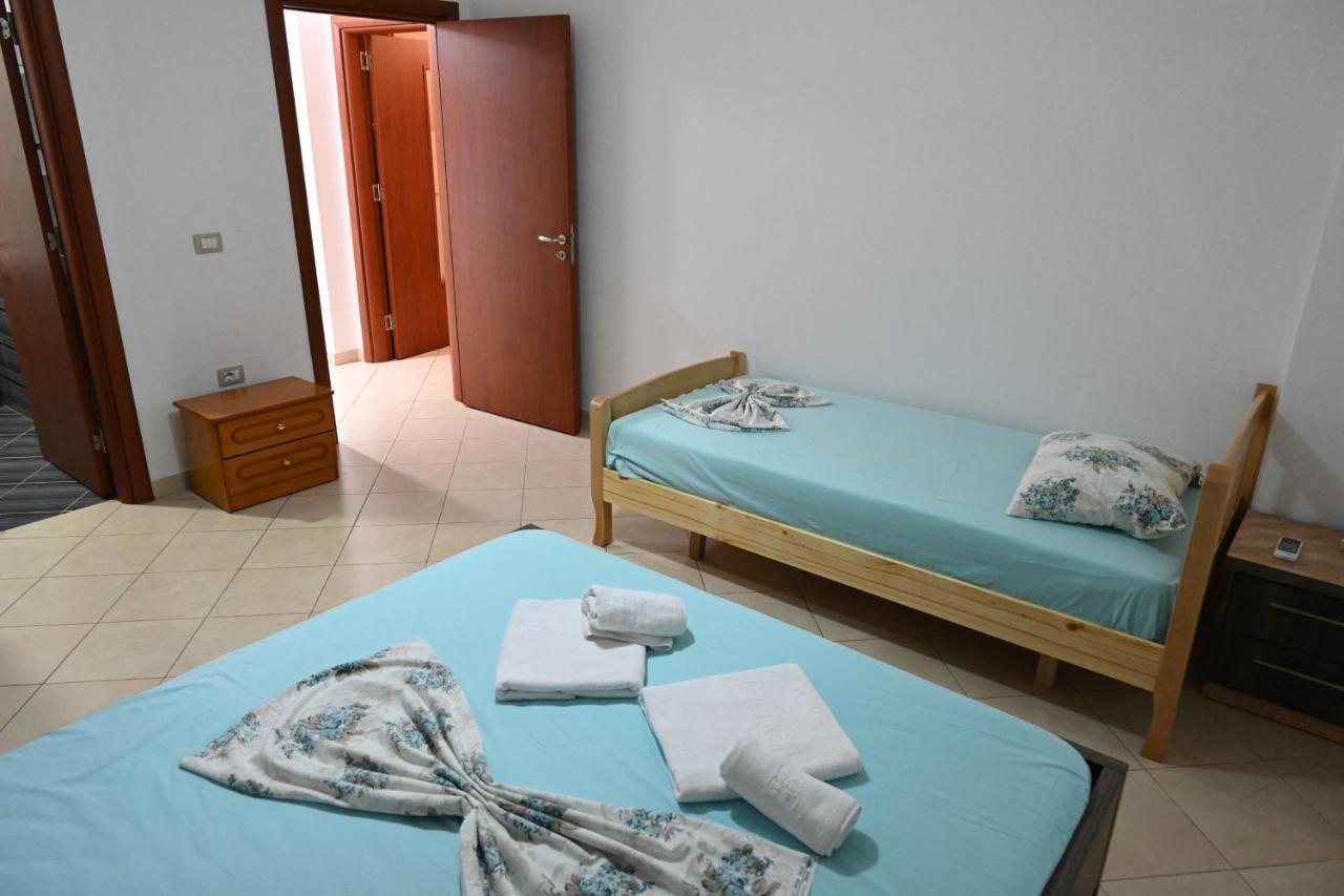 Iris Apartment *