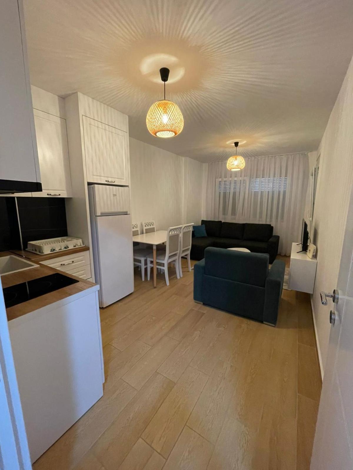 Iris Apartment *