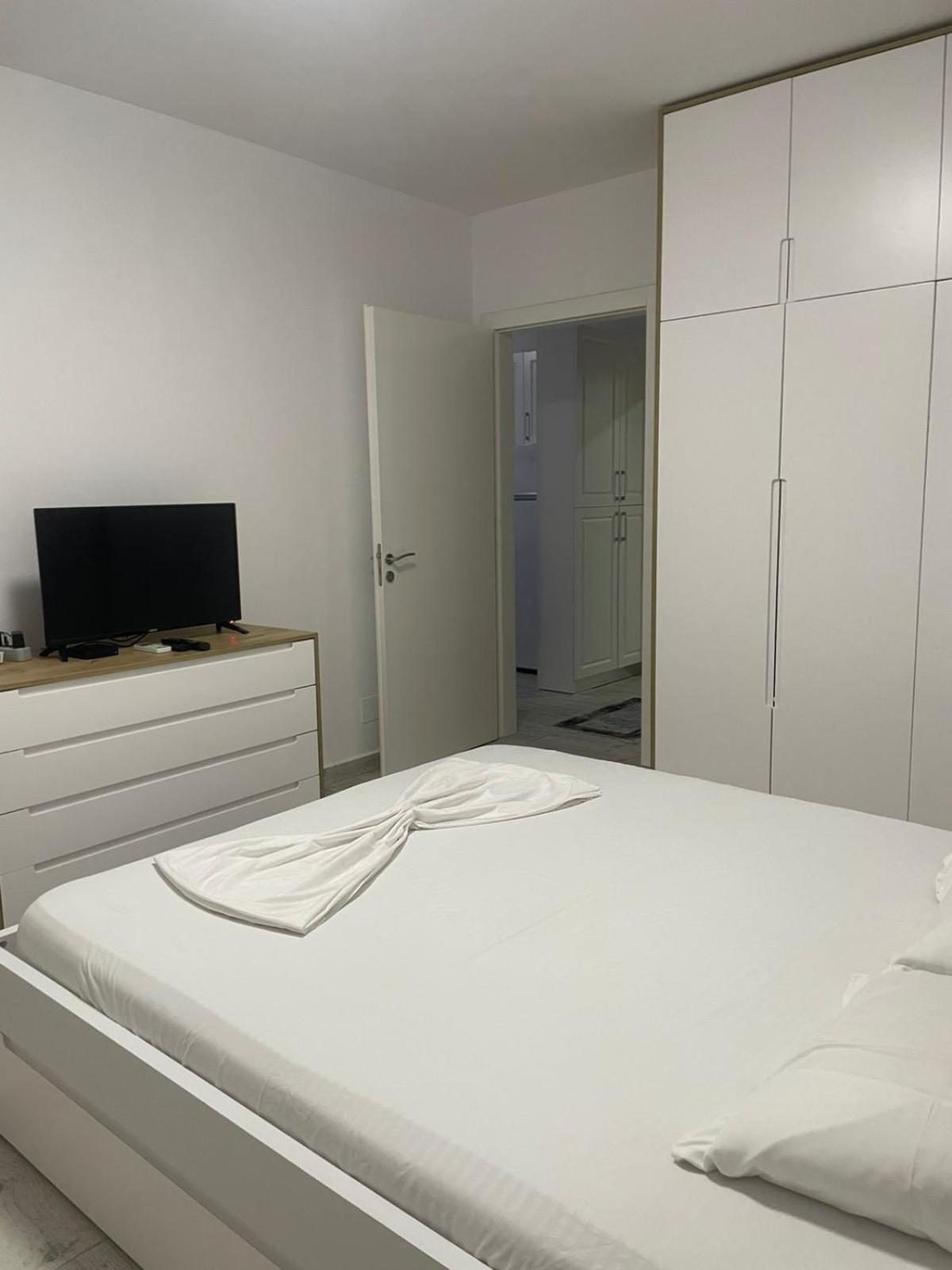 Iris Apartment *